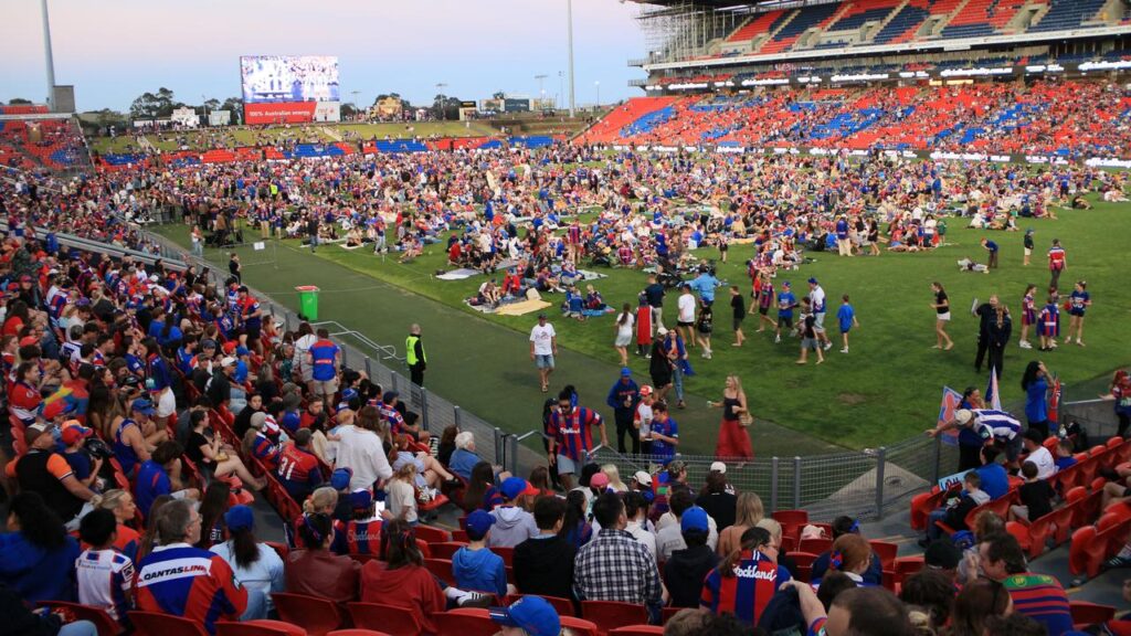 22,000 Newcastle fans watched a screening of the NRL grand final at the McDonald Jones Stadium.

