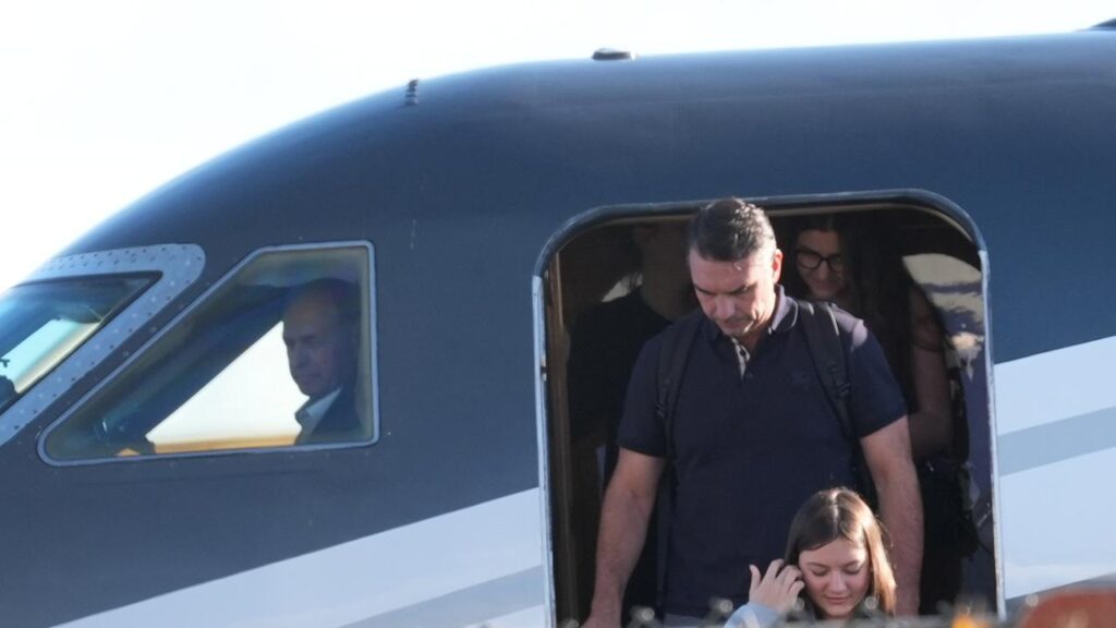 Flavio Bolsonaro has arrived at Miami-Opa Locka Executive Airport in the United States.
