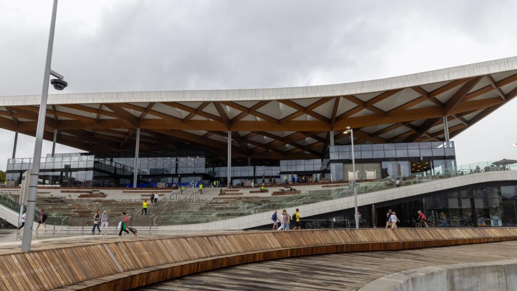 The Sydney fish market has won a national commercial architecture award.
