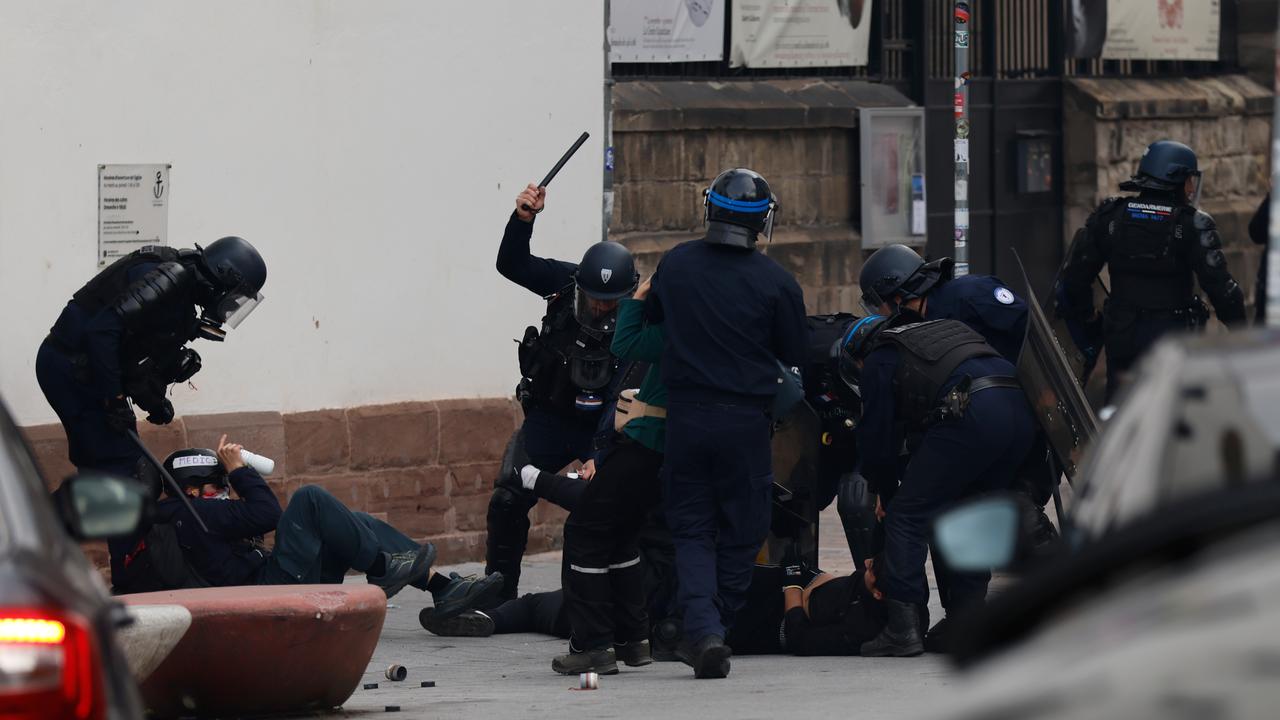 Police detain protesters