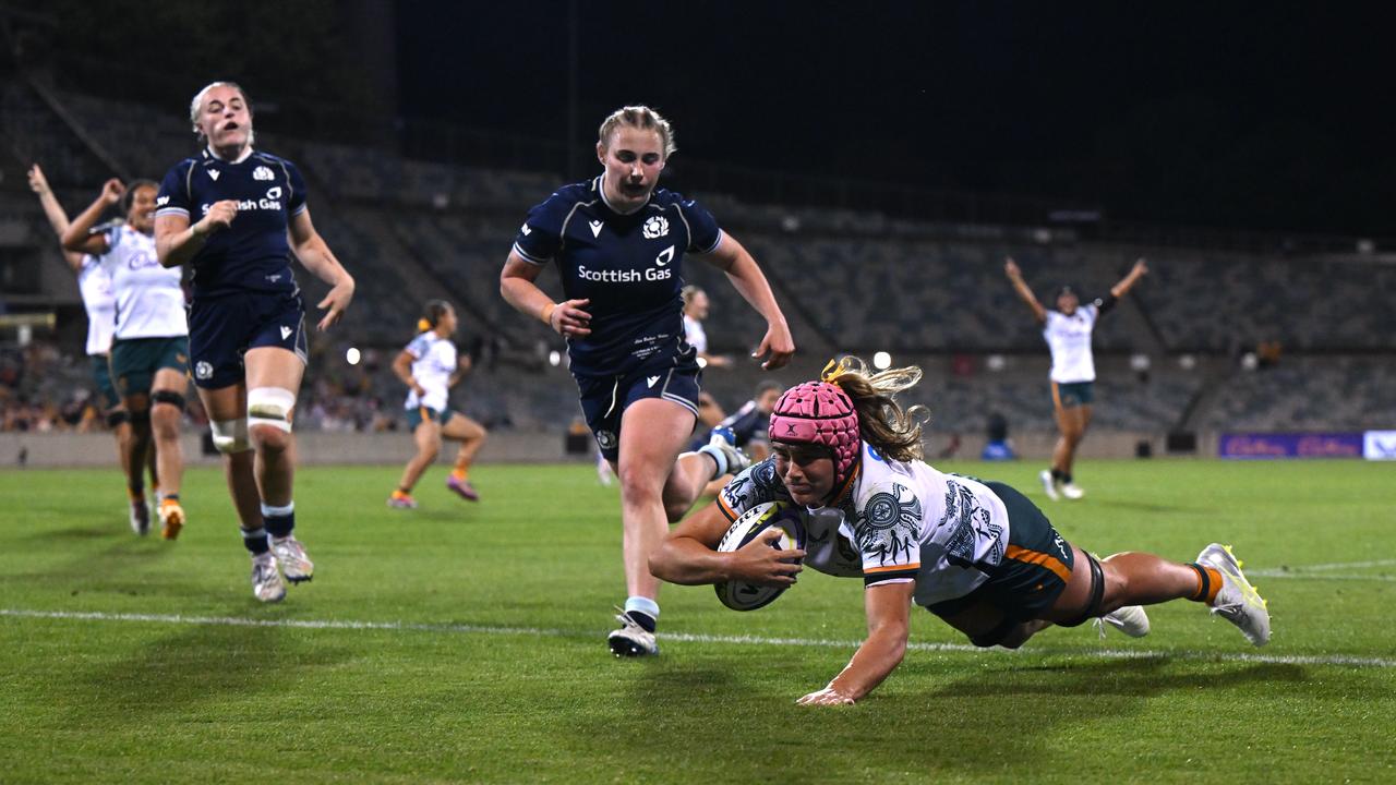Piper Duck scores try for Wallaroos.