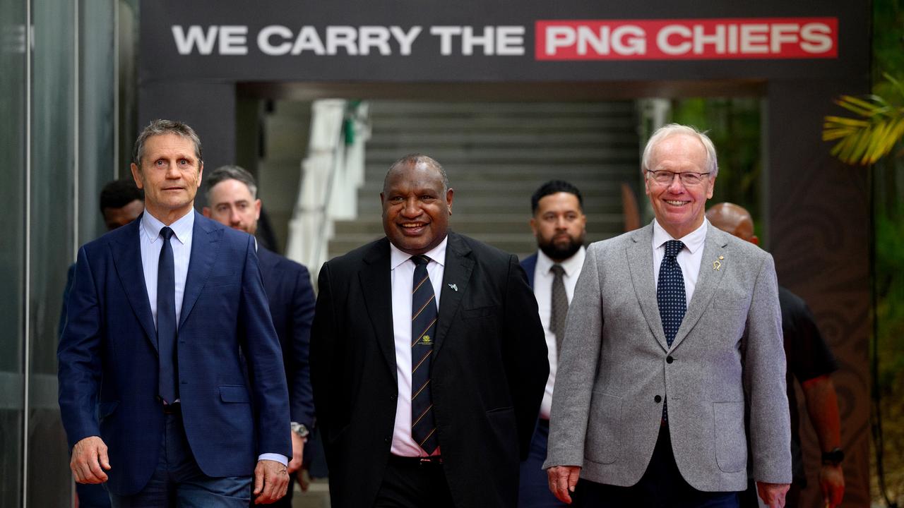(L-R) Wayne Pearce, James Marape and Peter Beattie.