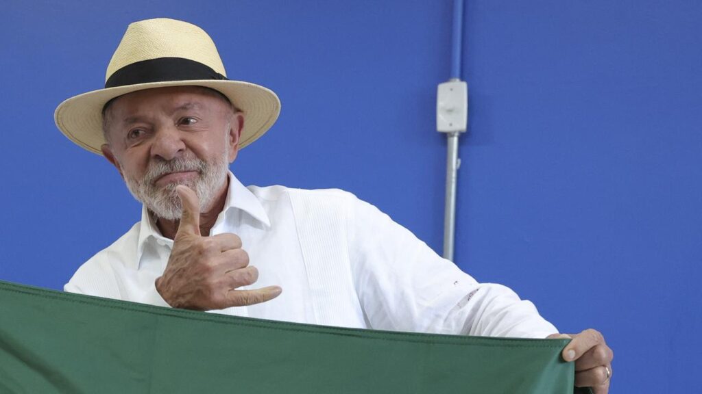 President Luiz Inácio Lula da Silva says he feels confident of an outright first-round win.
