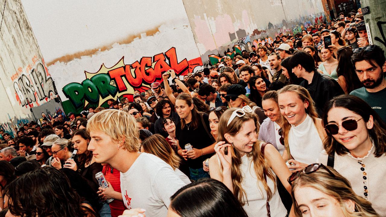 free pop-up show by Radio Free Alice in a Marrickville laneway