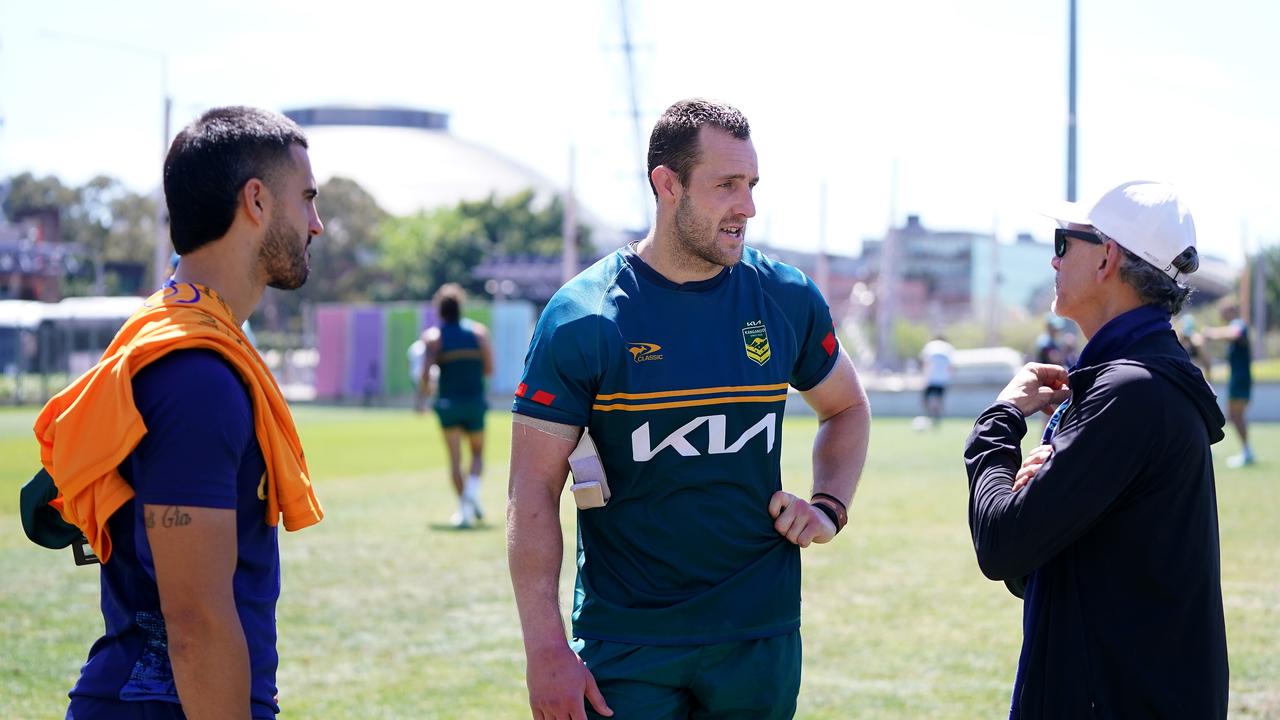 Isaah Yeo meets Tom Wright (l) and his Wallabies coach Les Kiss.
