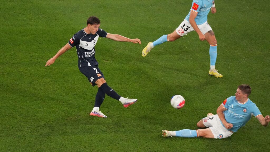 The Victory have fired the first blow but City responded to share the points in a Melbourne derby.
