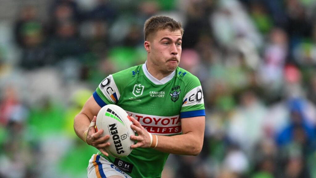Ethan Sanders is staying in Canberra after extending his deal with the Raiders.
