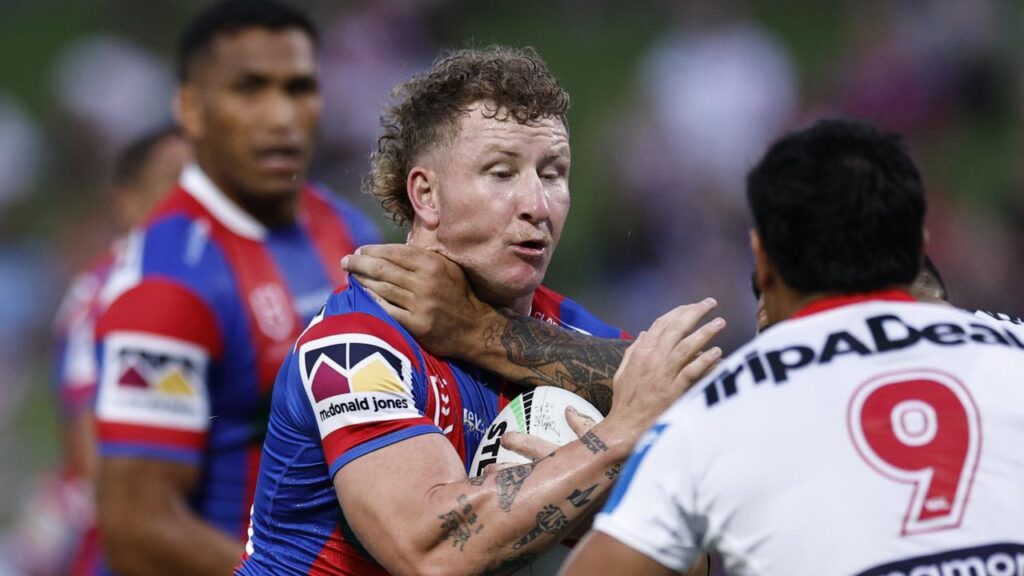 Thomas Cant will start at hooker for Newcastle in the NRL grand final, replacing Phoenix Crossland.
