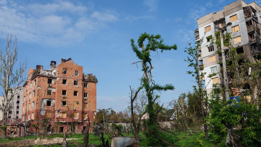 Authorities say residents of the city of Oleshky will be allowed to leave for Ukraine or Russia.
