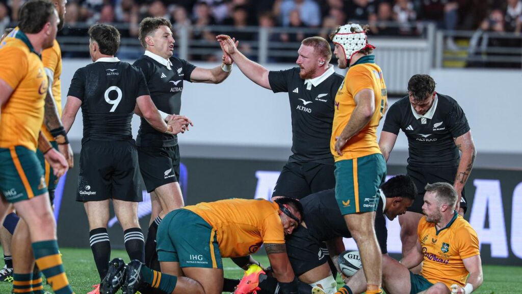 The All Blacks have continued their unbeaten streak at Eden Park with a crushing win over Australia.
