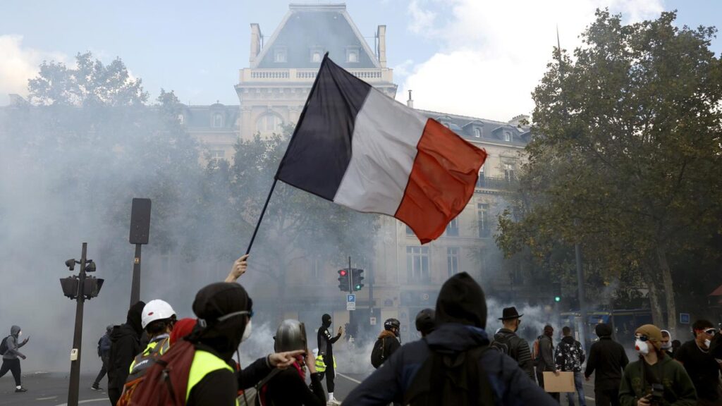Labour unions and yellow vest activists have joined  student protesters in rallies across France.
